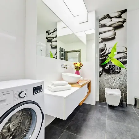 Lumi 33 Poznan Old Town & Parking Apartment *