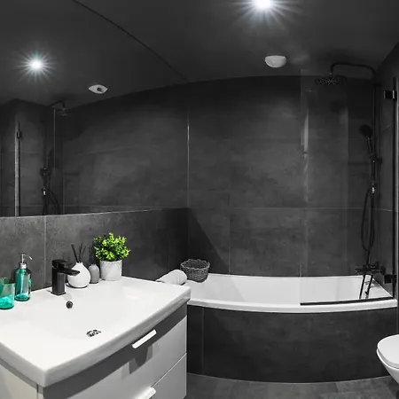 Lumi 33 Poznan Old Town & Parking Apartment