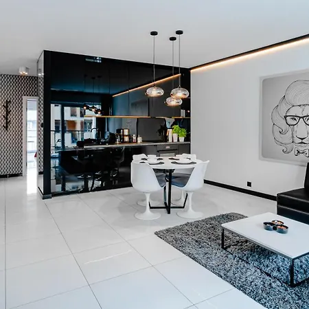 Lumi 33 Poznan Old Town & Parking Apartment *