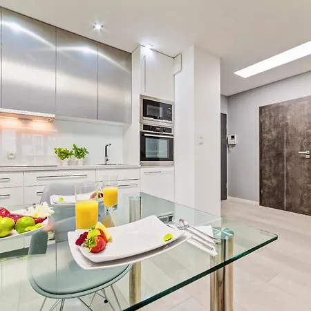 Lumi 33 Poznan Old Town & Parking Apartment