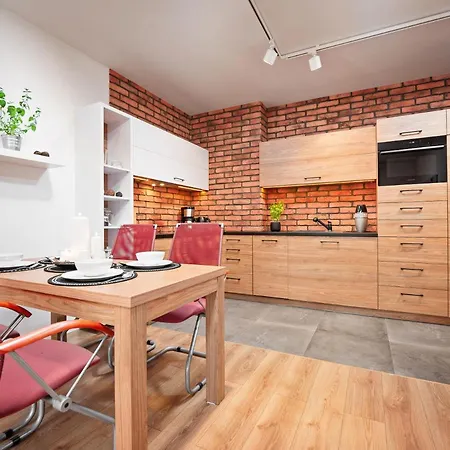 Lumi 33 Poznan Old Town & Parking Apartment